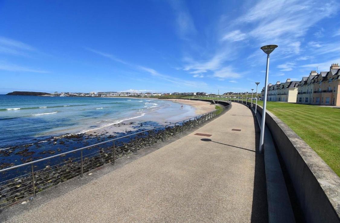 Sound Of The Sea - Penthouse In Portrush Apartment Exterior photo
