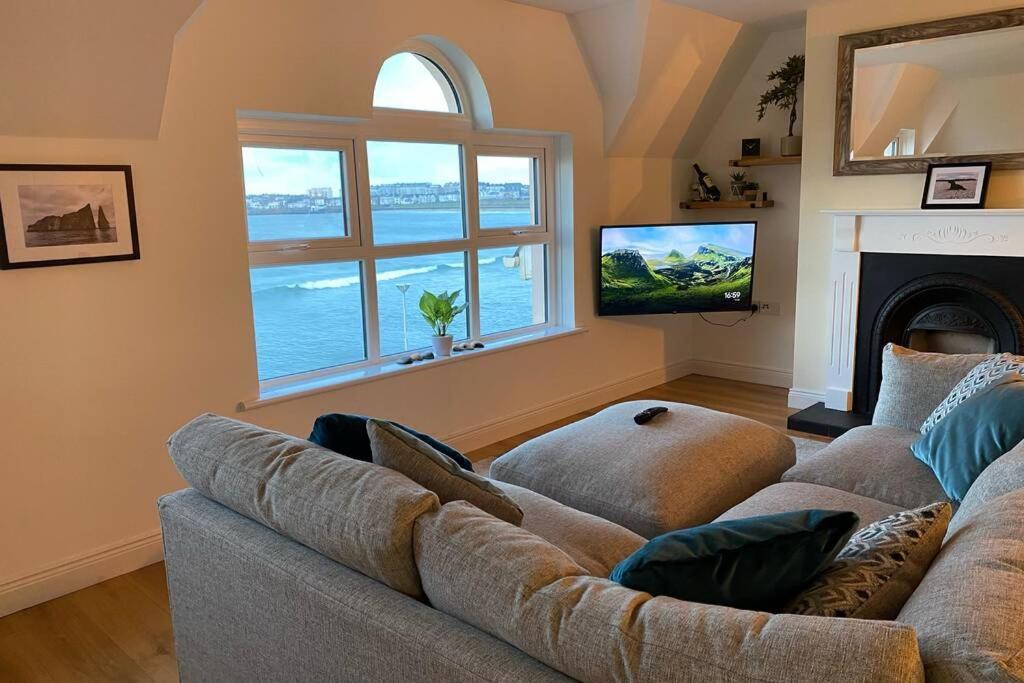 Sound Of The Sea - Penthouse In Portrush Apartment Exterior photo