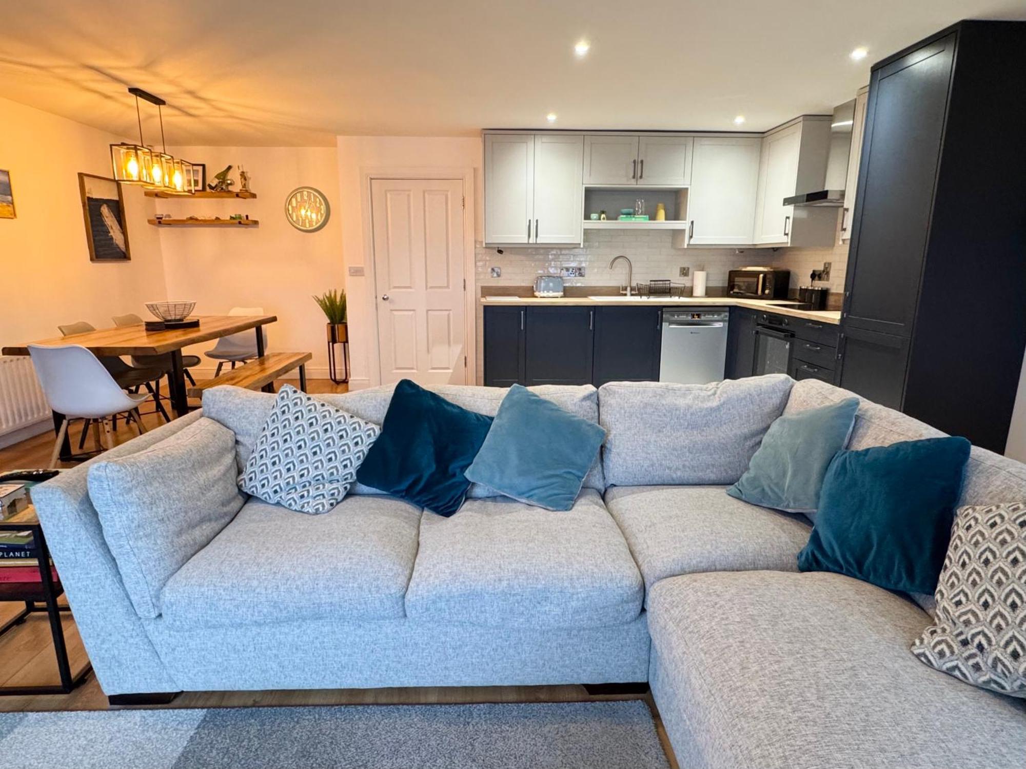 Sound Of The Sea - Penthouse In Portrush Apartment Exterior photo
